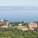 With A Swimming Pool Lovran, Opatija - 7694 Apartamento