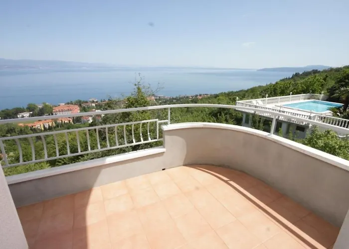 With A Swimming Pool Lovran, Opatija - 7694 アパート