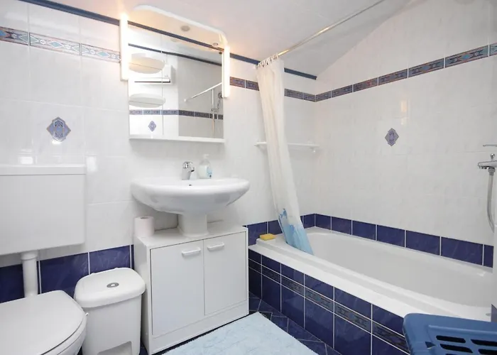 With A Swimming Pool Lovran, Opatija - 7694 アパート *