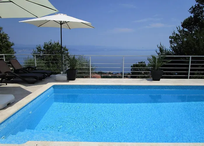 With A Swimming Pool Lovran, Opatija - 7694 アパート *